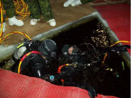 Capt Kilburn (left) conducts a leak check on Spr Plourde’s system.