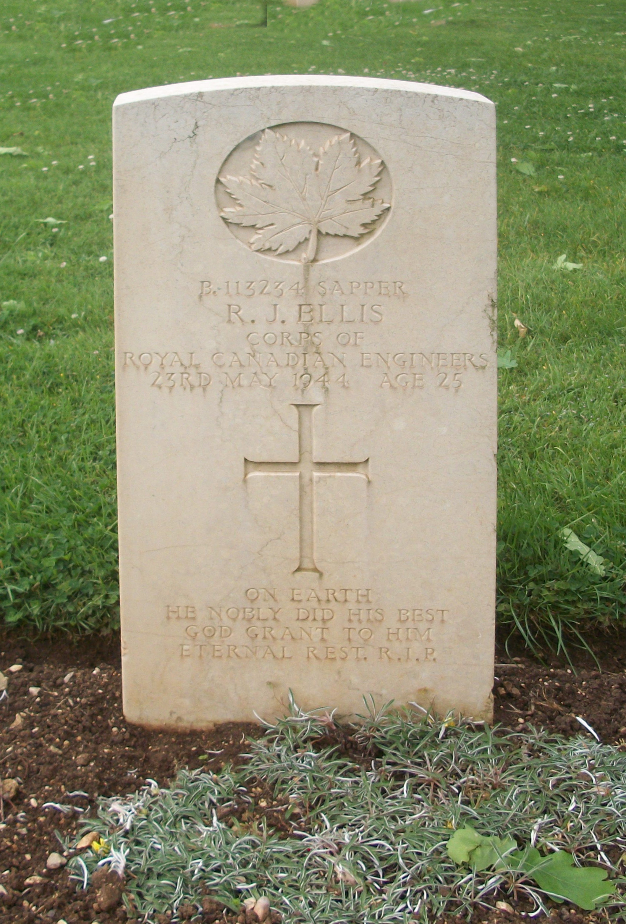 Sapper Robert John Ellis Headstone in the Cassino Commonwealth War Cemetery
