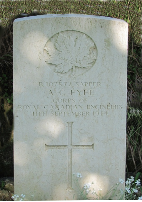 Spr Allan Clifford Fyfe's headstone in Gradara Commonwealth War Cemeteryh Fd Sqn