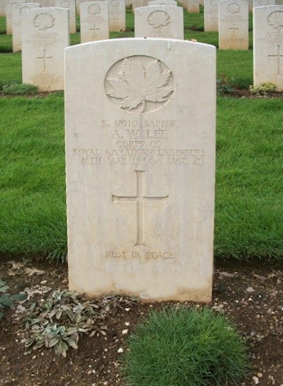 Spr Arthur William Lee's Headstone in the Cassino Commonwealth War Cemetery
