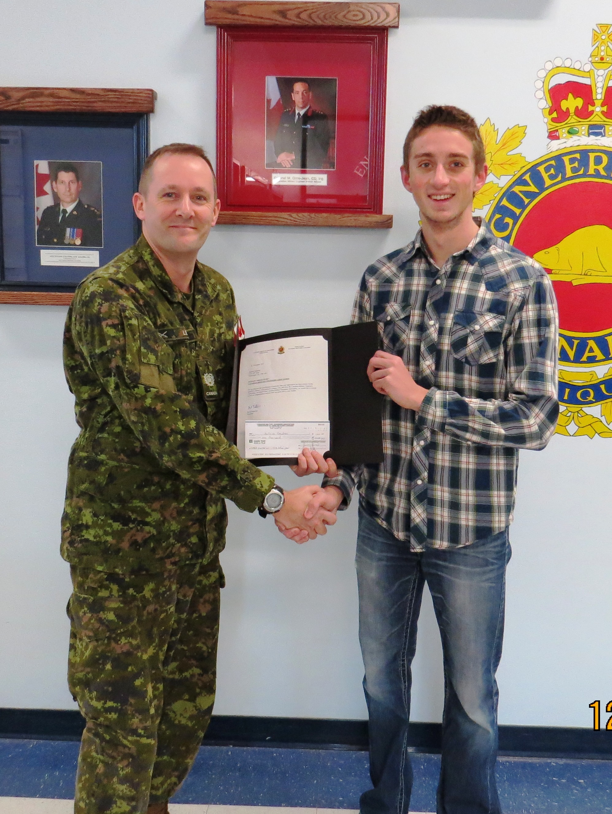 MWO Kevin Legg, SSM RPOU (West) Det Wainwright presents CMEA Bursary to Antoine Gendron.
