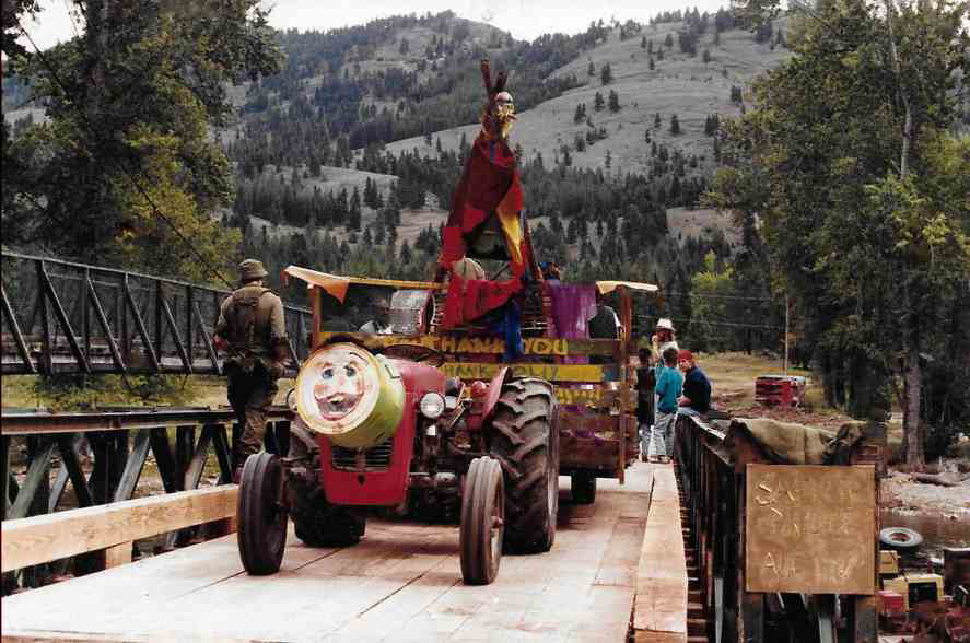 Children's float crossing the Bridge on Opening Day