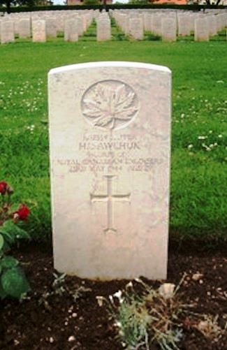 Sapper Henry Sawchuk's headstone in the Cassino Commonwealth War Cemetery