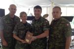 Maj Craig Crawley a été le premier récipiendaire du prix Tracy Braun Memorial Award.  (L-R // G-D)  CWO/Adjuc Gilles Caouette, Col Darlene Quinn, Maj Craig Crawley and/et MWO // Adjum Garnet Knight.