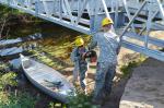 Soldiers with the 652nd Engineer Company from Hammond, WI, load a canoe to transport tools across the river where they are clearing brush and completing a bridge project. PHOTO: Sgt Crystal L. Milton // Soldats de la 652nd Engineer Company de Hammond, WI, chargent un canot pour transporter des outils de l’autre côté de la rivière, où ils doivent dégager les broussailles pour terminer la construction du pont dans le cadre de leur entraînement annuel. PHOTO: Sergeant Crystal L. Milton