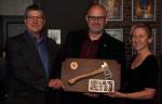 Mr. Voisine is presented with a plaque by Mr. Gaétan Morinville, CFFM, and Col Darlene Quinn// M. Voisine a reçu une plaque, présentée par M. Gaétan Morinville, DSIFC, et le Col Darlene Quinn