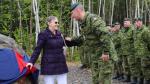 Lorraine Ralph, who was married to Sgt. Michael Ralph, uncovers the plaque that commemorates the soldier. (Maria Jose Burgos/CBC)