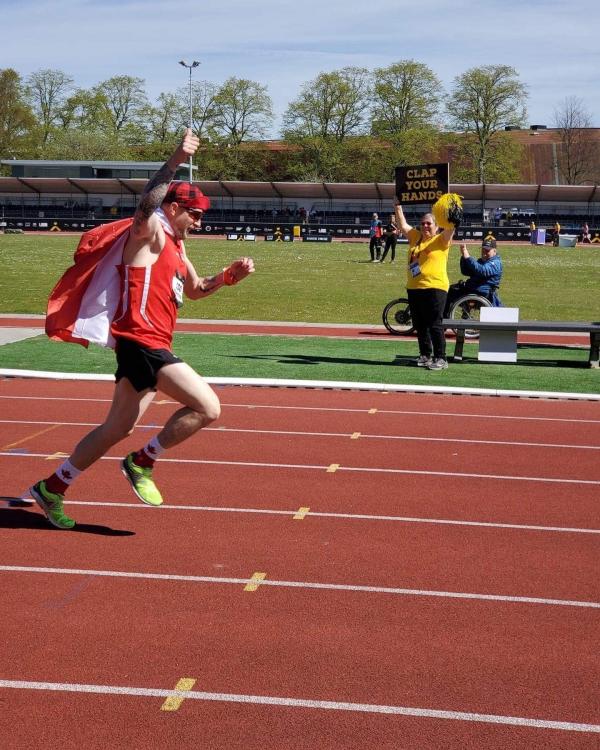 Dave Malenfant wins 100 metre race in The Hague