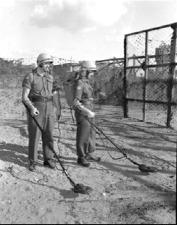 Posed mine clearance photo - UNEF