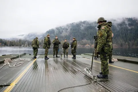 Army Reserve Combat Engineers assemble a Medium Floating Bridge on Cultus Lake near Chilliwack, B.C., during Exercise PALADIN RESPONSE 2013. This exercise allows participating soldiers to practice water and gap crossing tasks. These skills enable the Canadian Army to provide mobility support to provincial and local authorities, if required, in response to natural disasters. Photo credit: Bombardier Albert Law, Canadian Armed Forces