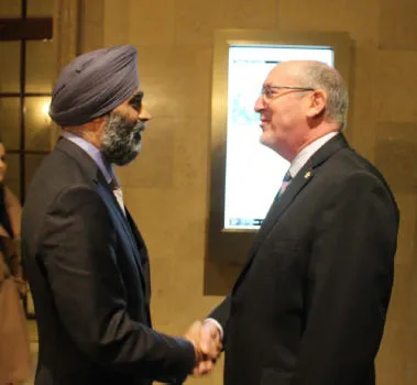 Minister Harjitt Sajjan, Minister of National Defence and Daniel Gosselin, President CDA Institute // L’honorable Harjitt Sajjan, ministre de la Défense nationale, et M. Daniel Gosselin, président de l’ICAD