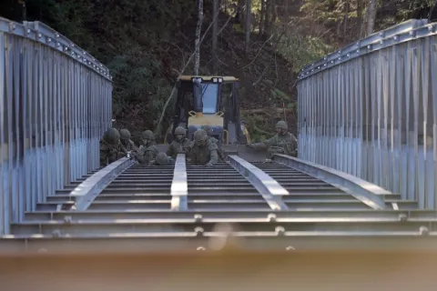 A new bridge across the Tetagouche River in Bathurst will be used by recreational vehicles year-round. It was built as part of the Canadian Armed Forces during Exercise NIHILO SAPPER 2016. (5th Canadian Division/Contributed)/Un nouveau pont traversant la rivière Tetagouche à Bathurst sera ouvert à l’année aux véhicules récréatifs. Il a été construit dans le cadre de l’exercice NIHILO SAPPER 2016 des Forces armées canadiennes. (Photo : contribution de la 5e Division du Canada)