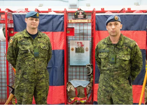 Lt Jean-Guy Mayer, the Edmonton Garrison Fire Chief, and WO Ryan Vincent during the dedication of a Fire Fighter bunker gear stall to honour the late WO Patrice Vincent // Le Lt Jean-Guy Mayer, le chef des pompiers de la garnison d’Edmonton et l’Adj Ryan Vincent pendant l’inauguration d’un casier pour la tenue de feu des pompiers en hommage au regretté Adj Patrice Vincent</p>