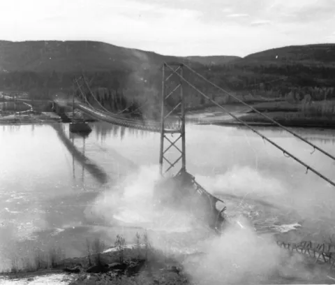 Peace River Suspension Bridge 