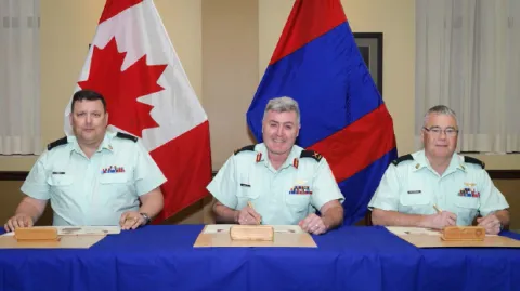 (from left to right)  CWO R.G. Swift, CD (Incoming CME Branch CWO), BGen K.D. McQuillan, OMM, CD (CAF Chief Military Engineer) and  CWO K.A. Patterson, MMM, CD (Outgoing CME Branch CWO) signing the Branch CWO change of appointment certificate//(de gauche à droite)  Adjuc R.G. Swift, CD (Adjuc du GMC entrant), Bgén K.D. McQuillan, OMM, CD (Ingénieur militaire en chef des FAC) et l’Adjuc K..A. Patterson, MMM, CD (Adjuc du GMC sortant) signant officiellement  le parchemin de passation des fonctions de l’Adjuc 
