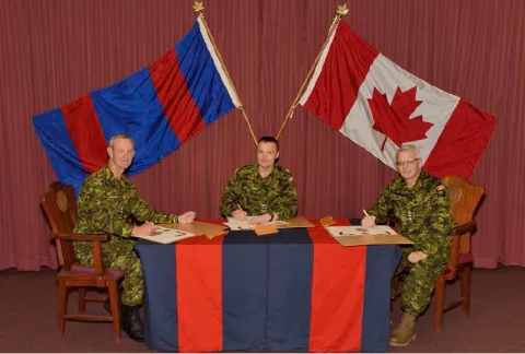 BGen R.W. DesLauriers, OMM, CD, BGen J.S. Sirois, and BGen S.M. Irwin signing the change of appointment certificate // Bgén R.W. DesLauriers, OMM, CD, Bgén J.S. Sirois, et Bgén S.M. Irwin signent le parchemin officiel de la passation