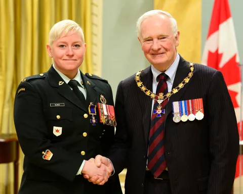 WO Erica Oliver, M.M.M., C.D. receives her MMM from the Governor General, 26 Feb 2015 Photo by: Sgt Ronald Duchesne, Rideau Hall, OSGG