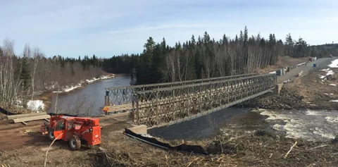 Sgt Ralph Bridge prior to the incremental launching of its replacement. // Le pont Sergeant-Ralph avant son remplacement par la méthode de poussage de pont.
