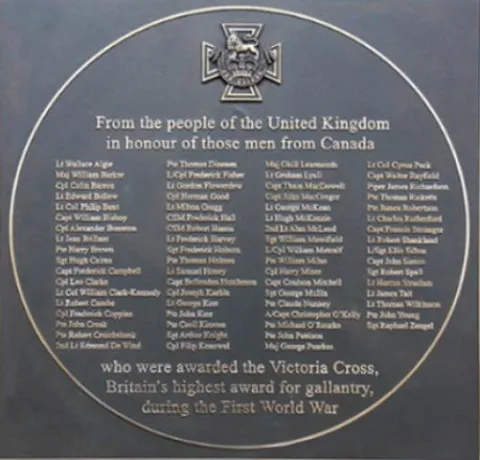 Bronze Plaque // La plaque commémorative in the // dans la British High Commission, Ottawa