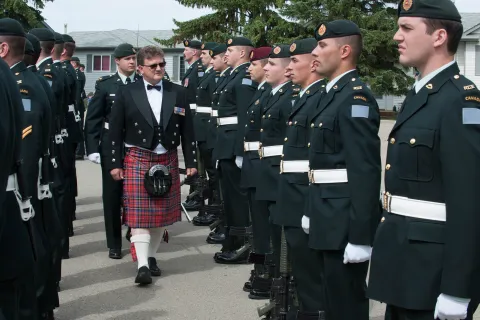 Mayor Randy Boyd, escorted by members of 1 Combat Engineer Regiment, inspects the soldiers during the Freedom of the City ceremonies, in Bon Accord, Alberta on June 3, 2017. Photo: Master Corporal Andrew Davis, 3rd Canadian Division Support Base Edmonton. © 2017 DND-MDN Canada