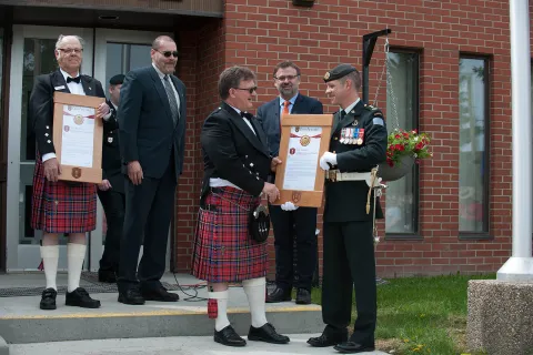 Mayor Randy Boyd (left) presents Lieutenant-Colonel Ryan Smith, Commanding Officer of 1 Combat Engineer Regiment (1 CER), with a scroll granting 1 CER the Freedom of the City in Bon Accord, Alberta on June 3, 2017. Photo by: Master Corporal Andrew Davis, 3rd Canadian Division Support Base Edmonton. © 2017 DND-MDN Canada