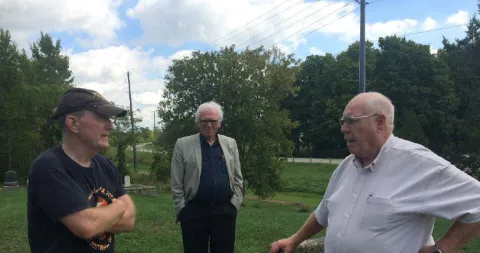 Left to Right: La Chasse Galerie leader Geoff Bennett and Mayor Ron Holman in discussion with historian Neil Patterson.