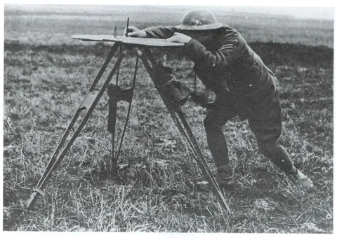 A Canadian surveyor sights a bearing with a traverse table alidade during the First World War. After the war, hundreds of trained surveyors applied their skills to mapping Canada. // Un arpenteur canadien établit un azimut à l’aide d’une table de point pendant la Première Guerre mondiale. Après la guerre, des centaines d’arpenteurs qualifiés ont mis leurs compétences à profit pour cartographier le Canada.