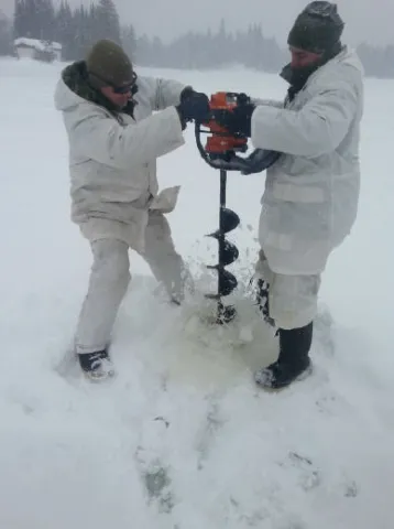 Members from 51e squadron of 5 CER are drilling a hole through the ice layer that formed over Lake Hayes in order to install water pumps.